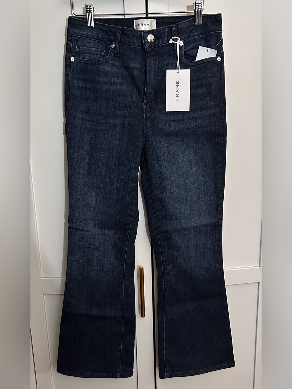 🔥NEW! FRAME •🛍️BUNDLE🛍️• Le Crop Mini Boot Jeans in Guilty Wash/Integrity Wash🔥 - Picture 2 of 13